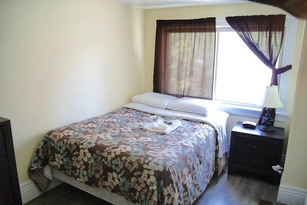 Mina'S Guest House Toronto