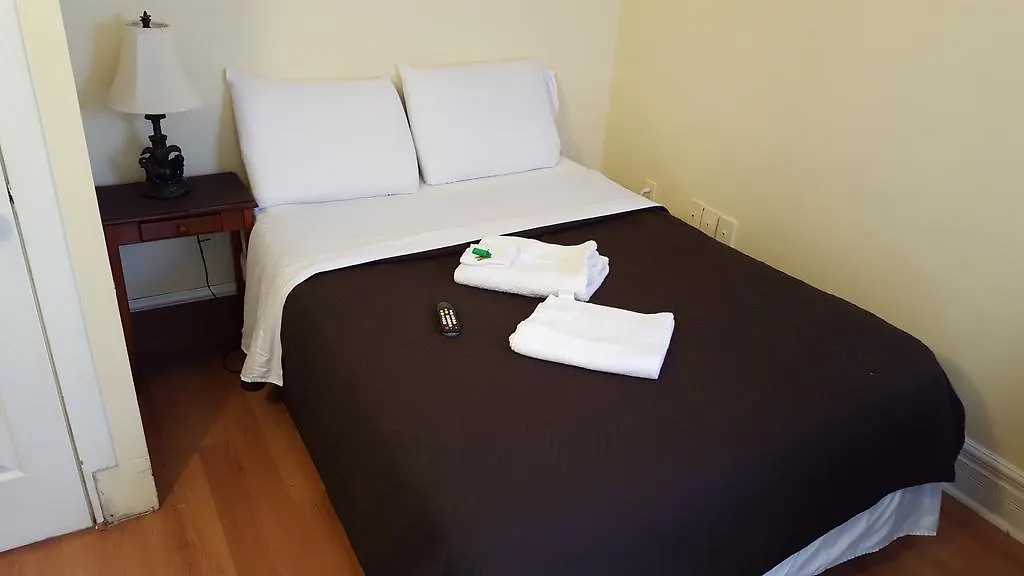 Mina'S Guest House Toronto