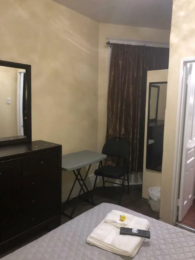 Mina'S Guest House Toronto